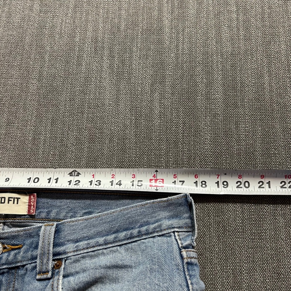 Levis 550 Relaxed Fit Jeans Mens 35x30 Light Wash Denim Tapered Leg 00550-4891 - Picture 11 of 11